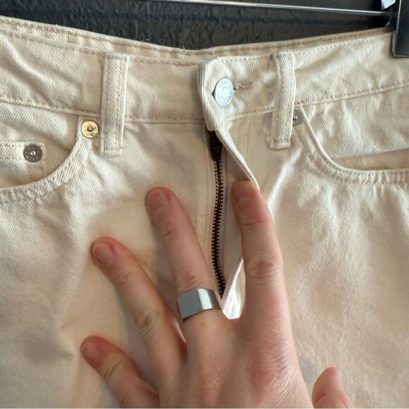 Weekday Rowe White Denim Shorts Size 26 - Picture 7 of 8